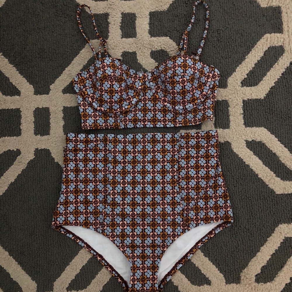 Super cute and chic bathing suit!